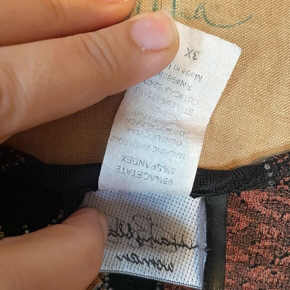 BRITTANY BLACK WOMAN | 3/4 fan sleeve black & earth tones blouse 3X - Picture 6 of 7